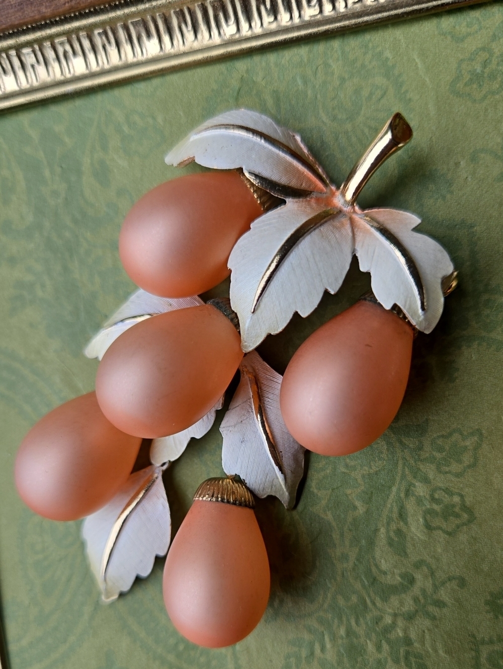 Vintage Peach and Gold Enamel Leave Grapes Brooch Necklace Pendabt Earring Set - Picture 9 of 17